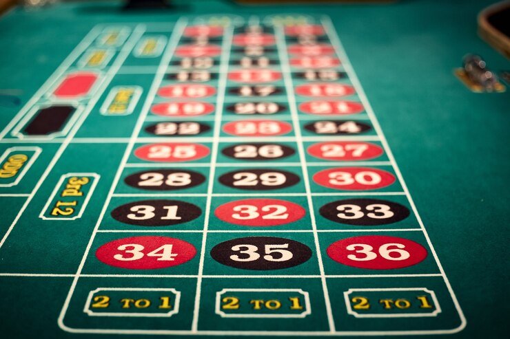Area taruhan Live Baccarat dengan tombol chip dan opsi Player, Banker, Tie